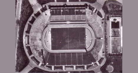 Volksparkstadion mit den neuen Flutlichtmasten um 1961